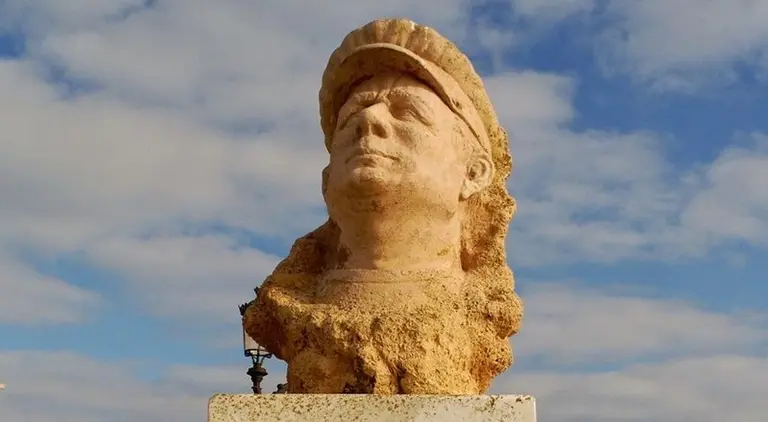 Busto de Paco Alba en C&aacute;diz