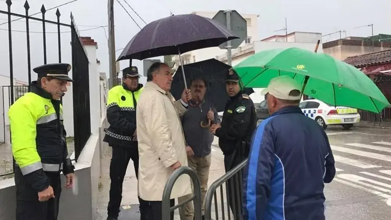 Desde primera hora, el alcalde y los servicios de emergencia han estado pendientes de los puntos mas conflictivos