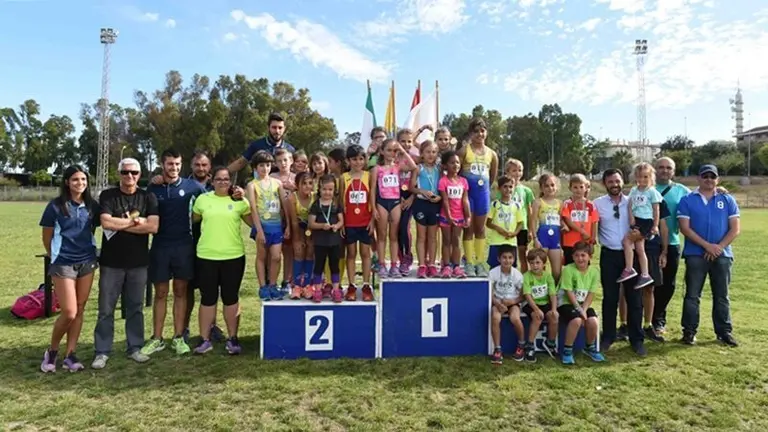 PISTAS ATLETISMO ENTREGA MEDALLAS JUEGOS MUNICIPALES DE ATLETISMO