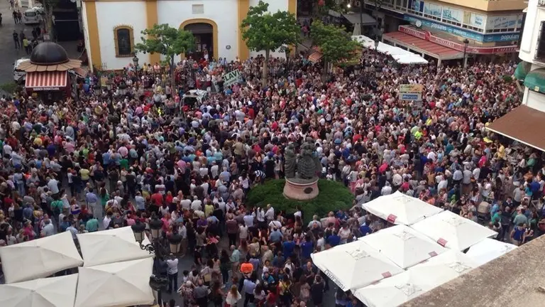 Concentraci&oacute;n en la Plaza de la Iglesia de La Linea