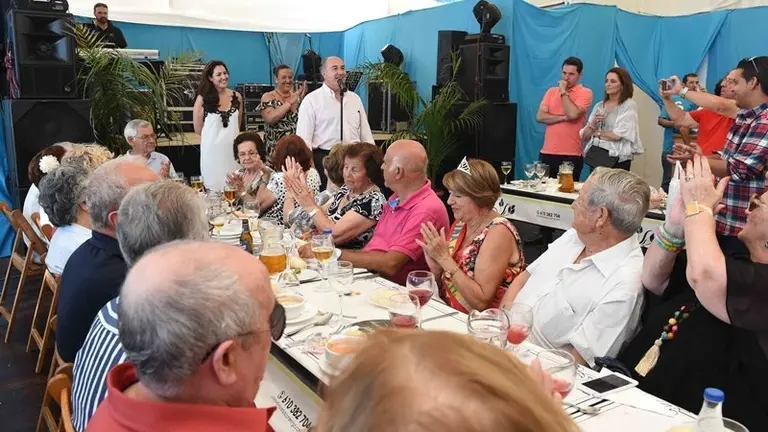 COMIDA DE MAYORES CASETA MUNICIPAL