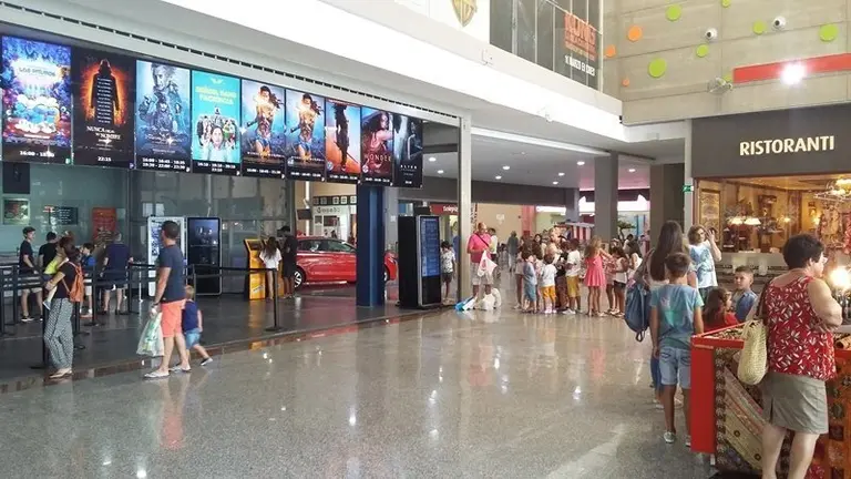 Foto Bah&iacute;a Plaza verano