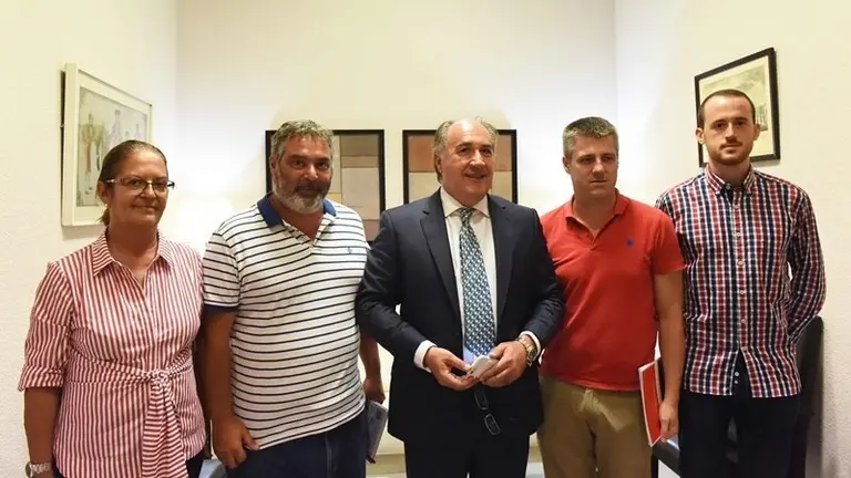 REUNIN CON CRUZ ROJA