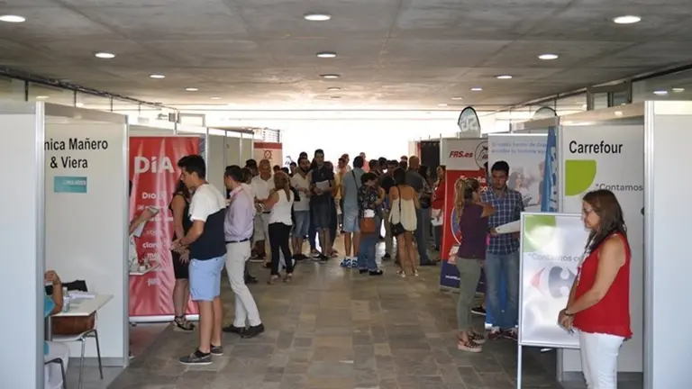 Zona de stands de la primera edici&oacute;n de la Feria