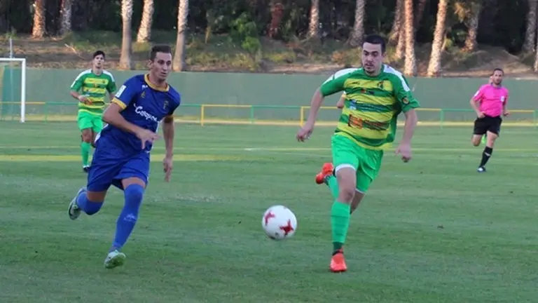 Un lance del UD Los Barrios - Algeciras CF. Foto M. Onate