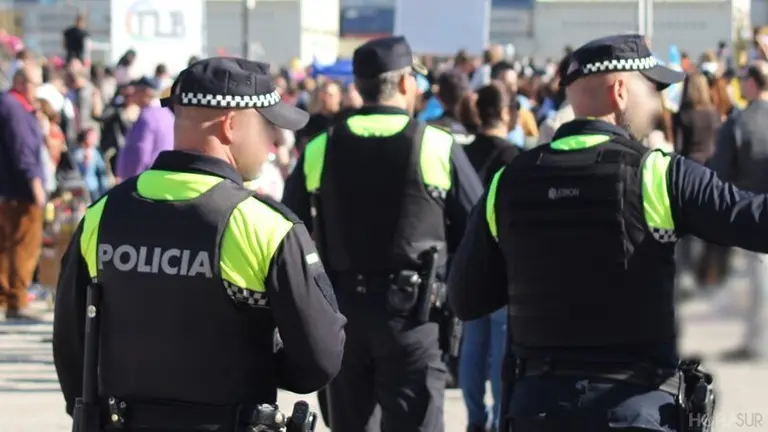 Policias locales con chalecos antibalas
