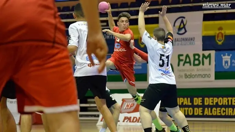 Alejandro Macias en un partido con su equipo