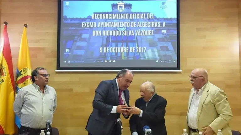 1-HOMENAJE A RICARDO SILVA