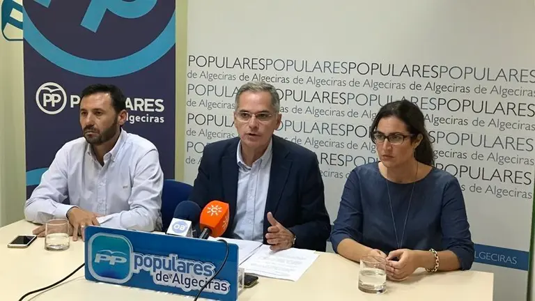 Javier Ros, Jacinto Mu&ntilde;oz y Paula Conesa en rueda de prensa