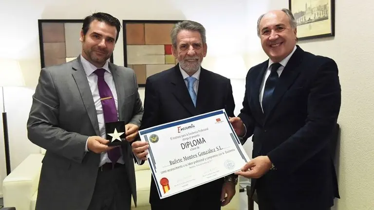 PREMIO ABOGADOS