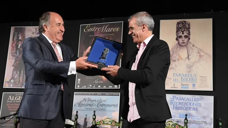 LANDALUCE JUNTO A MIGUEL VEGA