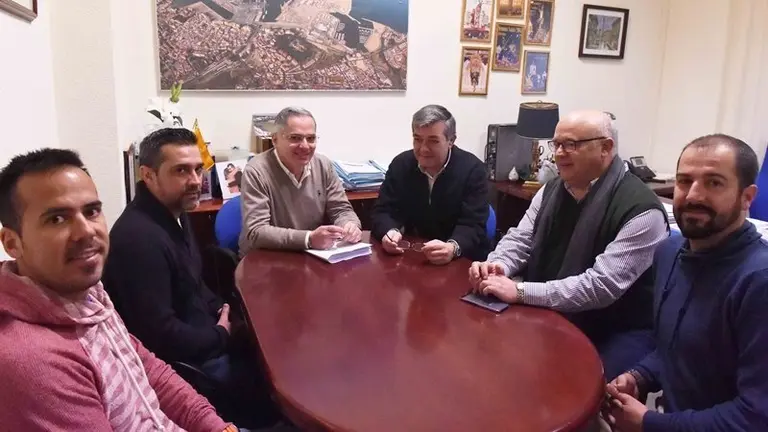REUNION GRUAS
