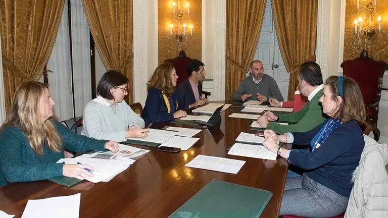 Jesus Solis reunido para analizar la recaudacion de Algeciras