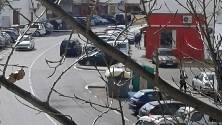 La calle Garc&iacute;a Lorca cortada por los agentes de la Polic&iacute;a Nacional