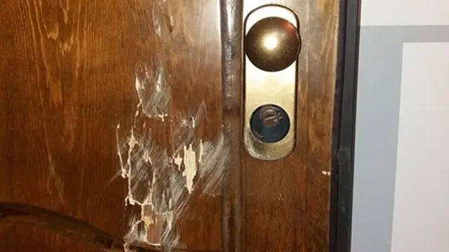 Estado en el que qued&oacute; la puerta del domicilio