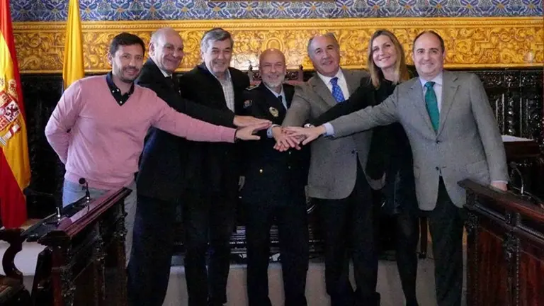 Responsables pol&iacute;ticos y de los Juegos Europeos en el sal&oacute;n de plenos