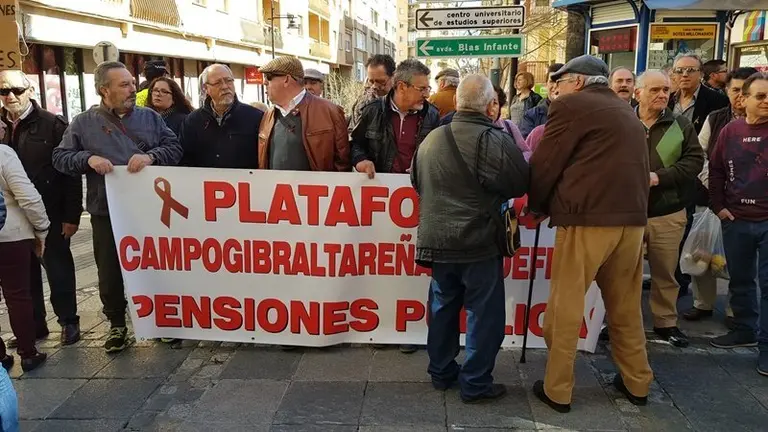 Una imagen de la pasada concentraci&oacute;n contra la escasa subida de las pensiones