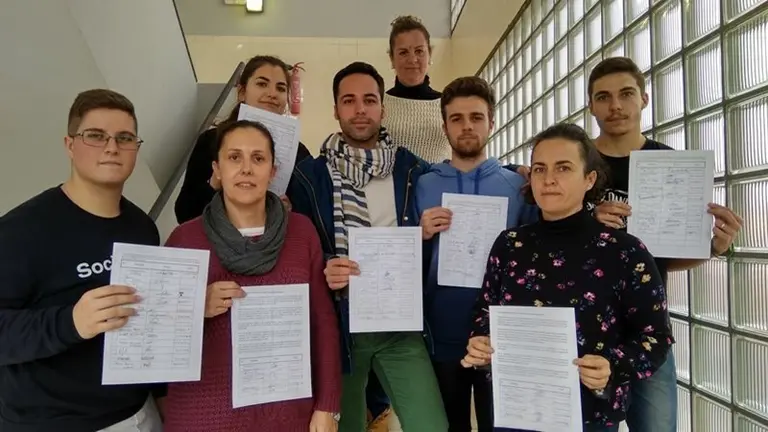 Entrega firmas IES El Getares Diete&igrave;tica