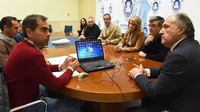 Una imagen de la reuni&oacute;n de presentaci&oacute;n del anteproyecto de la Villa Nueva