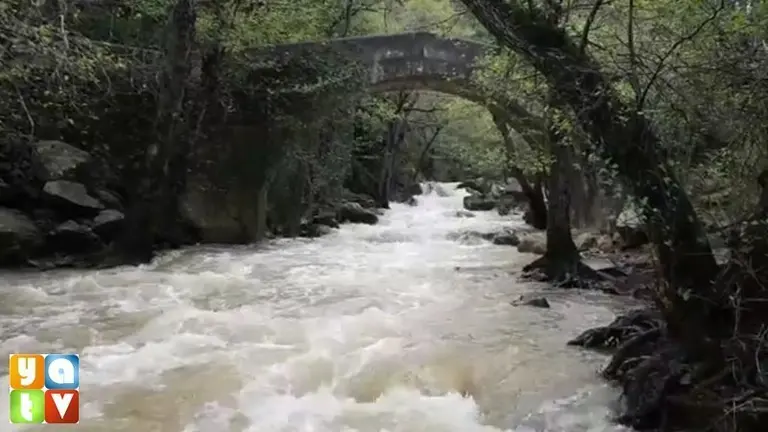 Espectacular el R&iacute;o de la Miel tras varios d&iacute;as de lluvias