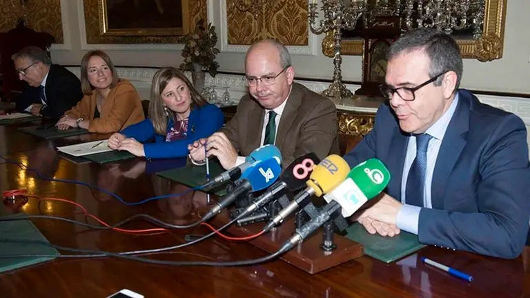 Carlos Fenoy en rueda de prensa tras la firma del convenio