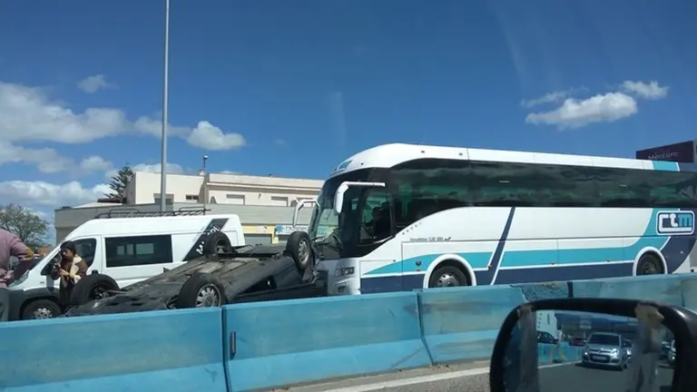 Accidente a la salida del tunel de acceso norte Foto M. Boss