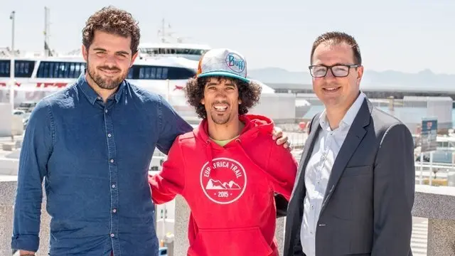 Aitor Calle y Marcial Pic&oacute; de FRS, junto al ganador de las ediciones anteriores