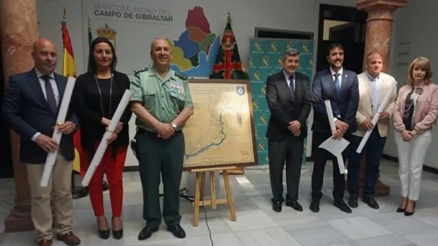Representantes de los cinco municipios donde se asentaron los Carabineros
