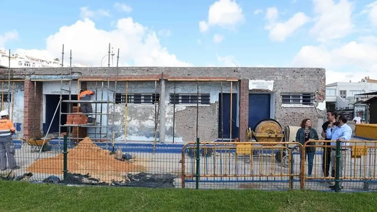 Los delegados supervisando las obras del m&oacute;dulo de Getares