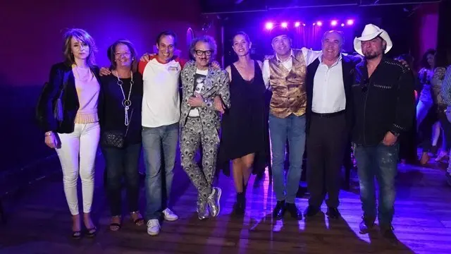 Landaluce junto a artistas y promotores