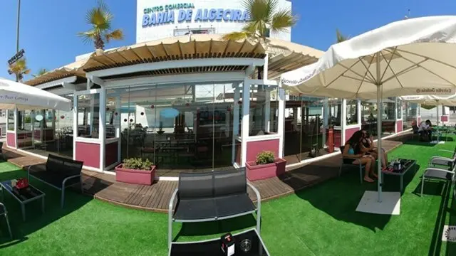 La magn&iacute;fica terraza de Caf&eacute; Imperial