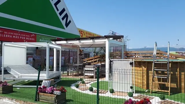 Zona exterior de Leroy Merlin