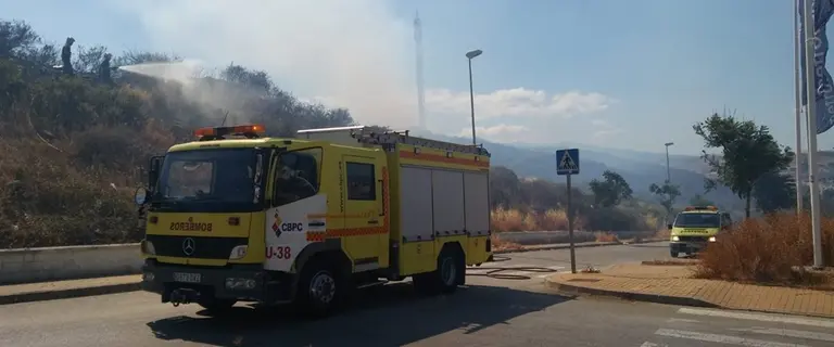 Bomberos act&uacute;an en el incendio