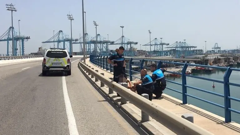 Un instante de la actuaci&oacute;n policial