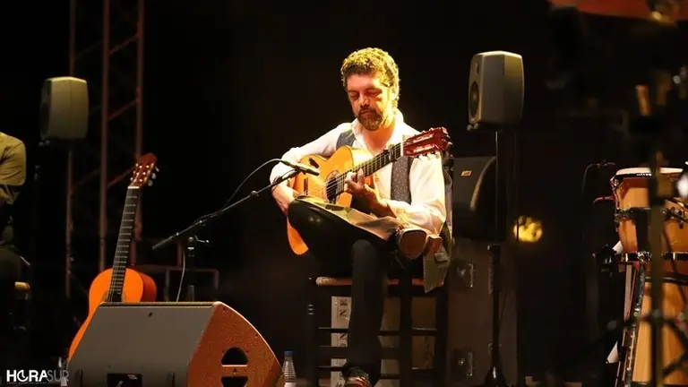 Jos&eacute; Carlos G&oacute;mez abre magistralmente el V Encuentro de Guitarra Paco de Luc&iacute;a en el Parque Mar&iacute;a Cristina de Algeciras (10)