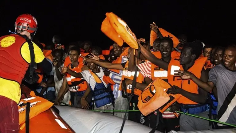 Un momento del rescate de los 87 inmigrantes. Foto Valerio Nicolosi AP