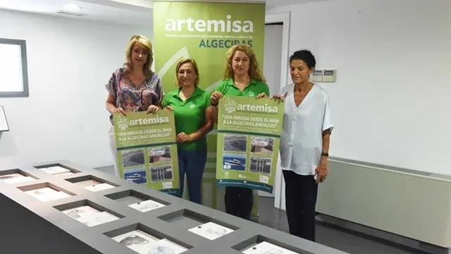 La delegada, la directora del Museo y responsables de Artemisa, en el CICA