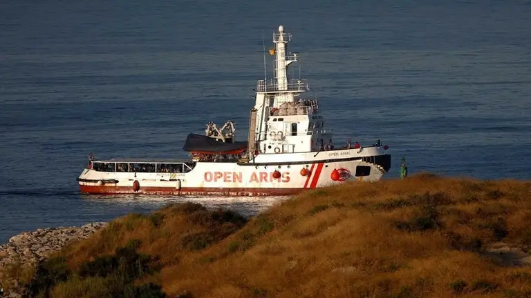 El Open Armas a su llegada a Crinavis. Foto Captura RTVE