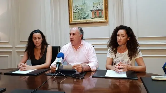 El alcalde, junto a integrantes del Departamento de Fondos Europeos del Ayuntamiento