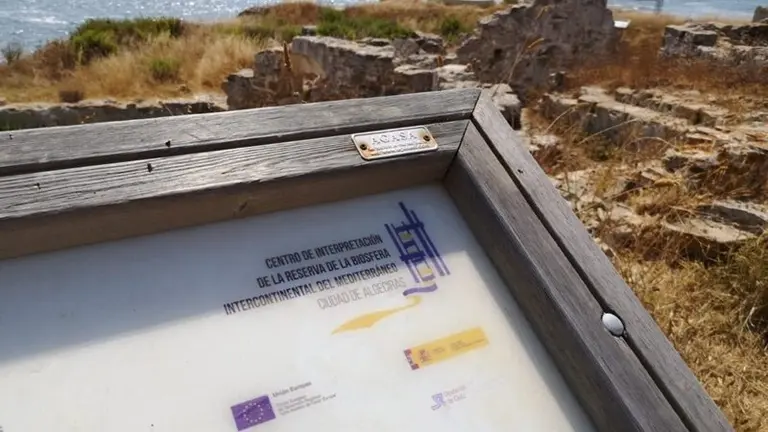 Uno de los carteles ubicados en el Parque del Centenario