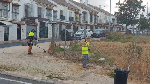 Un instante de los trabajos realizados en la avenida Vistamar