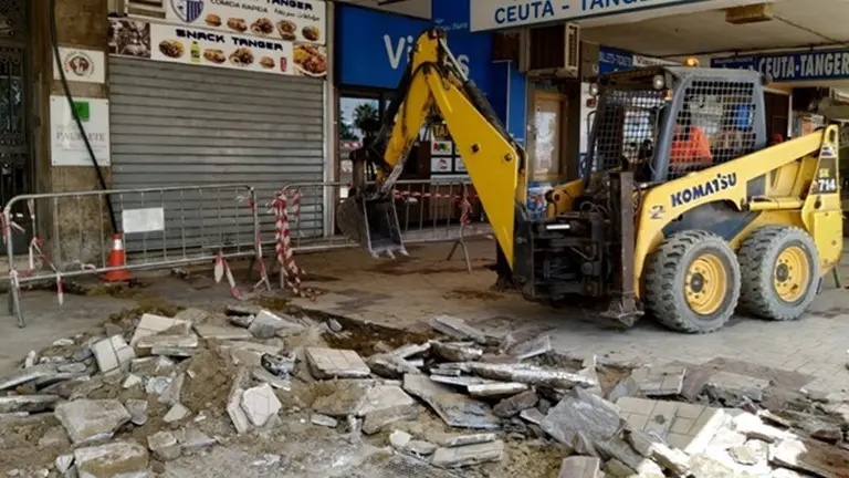 Imagen de las obras en la Acera de la Marina