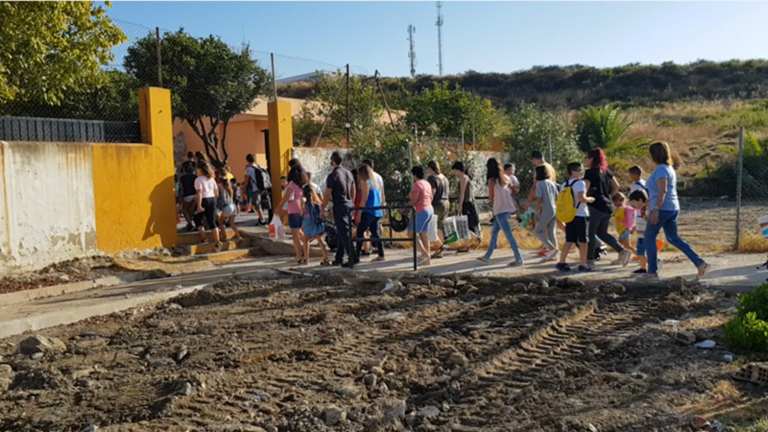 Entrada en el colegio Los Arcos esta ma&ntilde;ana