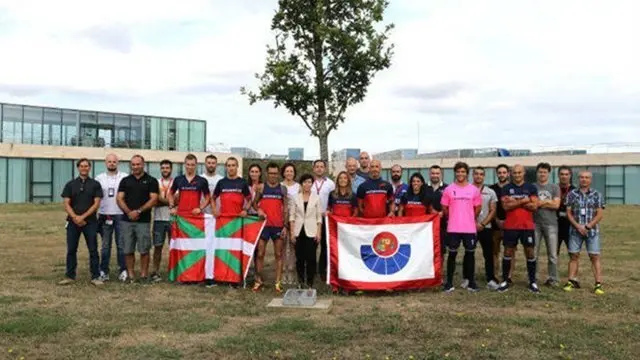 La representaci&oacute;n de la Ertzaintza que acudir&aacute; a Algeciras. Foto Deia