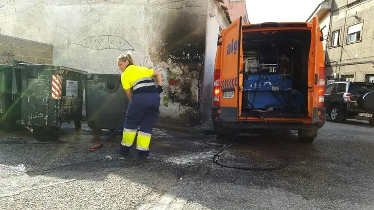 1-LIMPIEZA PUNTO DE CONTENEDORES DE CALLE ALMERIA