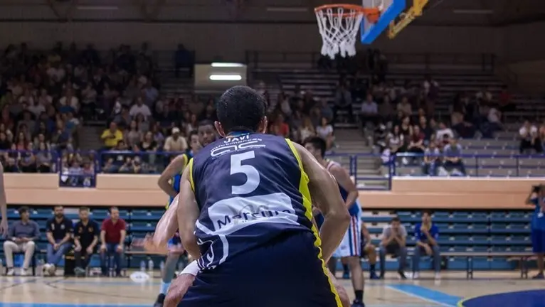Javi en una acci&oacute;n en un partido jugado en el Ciudad de Algeciras