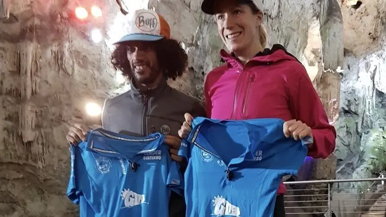Malek y Pascall con el jersey azul de la Intercontinental 80