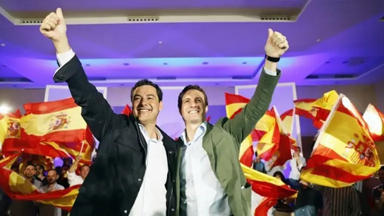 Juanma Moreno y Pablo Casado en un mitin