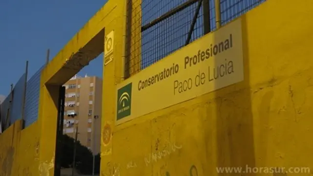 Entrada a la actual sede del Conservatorio, ubicado en el Isla Verde