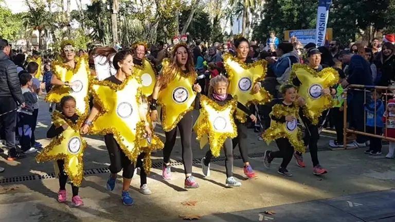 Disfraces, diversi&oacute;n, y deporte combinado con solidaridad en la edici&oacute;n 2018 de la popular Carrera de Navidad organizada por el club Veteranos Atletismo de Algeciras (33)